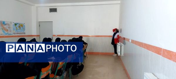 گرامیداشت هفته پدافند غیر عامل در دبیرستان نمونه دولتی برکت خاتم