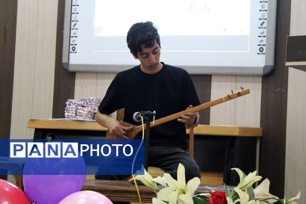 تجلیل از دانش‌آموزان برگزیده در چهل ودومین جشنواره فرهنگی هنری امید فردا شهرستان بن