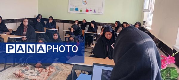 دومین جلسه هدایت تحصیلی پایه نهم در دبیرستان مادرمهربان خلیل آباد