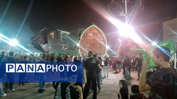 مراسم نخل‌گردانی شب عاشورا در حسینیه شهرک شهید فهمیده کرج