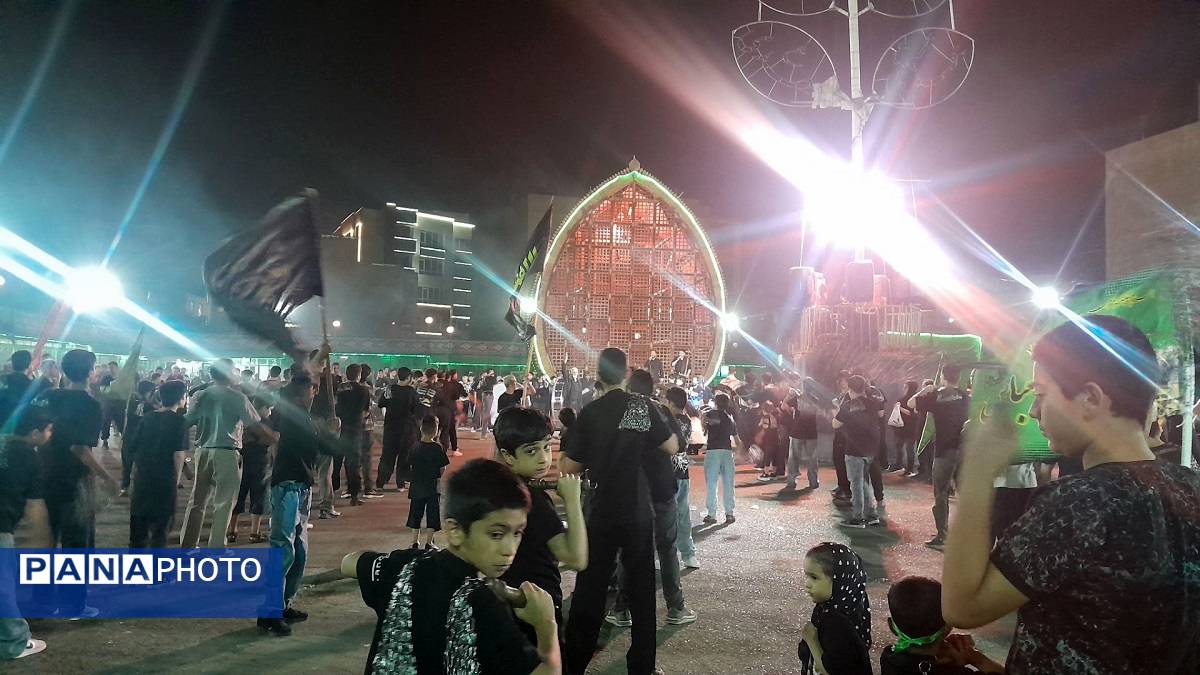 مراسم نخلگردانی شب عاشورا در حسینیه شهرک شهید فهمیده کرج