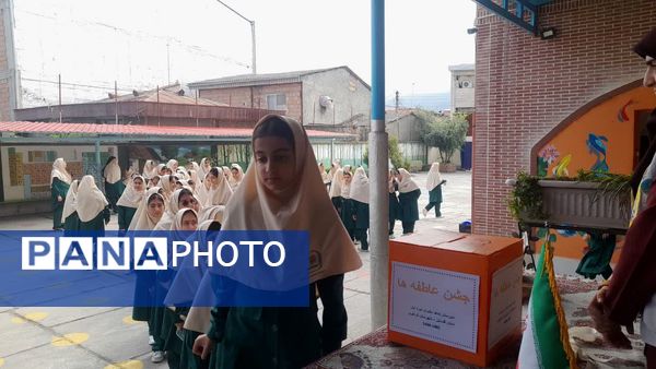 جشن عاطفه‌ها در دبیرستان دوره اول شاهد دخترانه شهرستان کردکوی