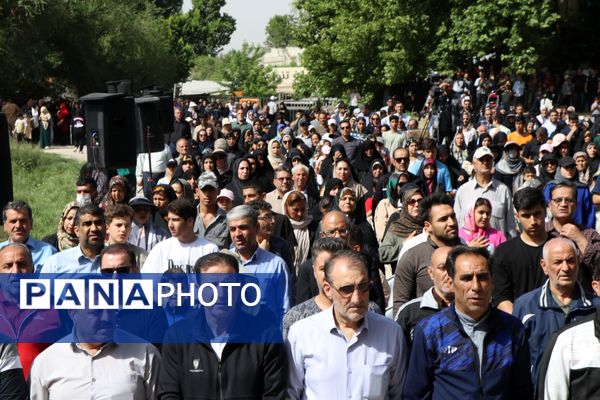 پیاده روی بزرگ خانوادگی در کرمانشاه 