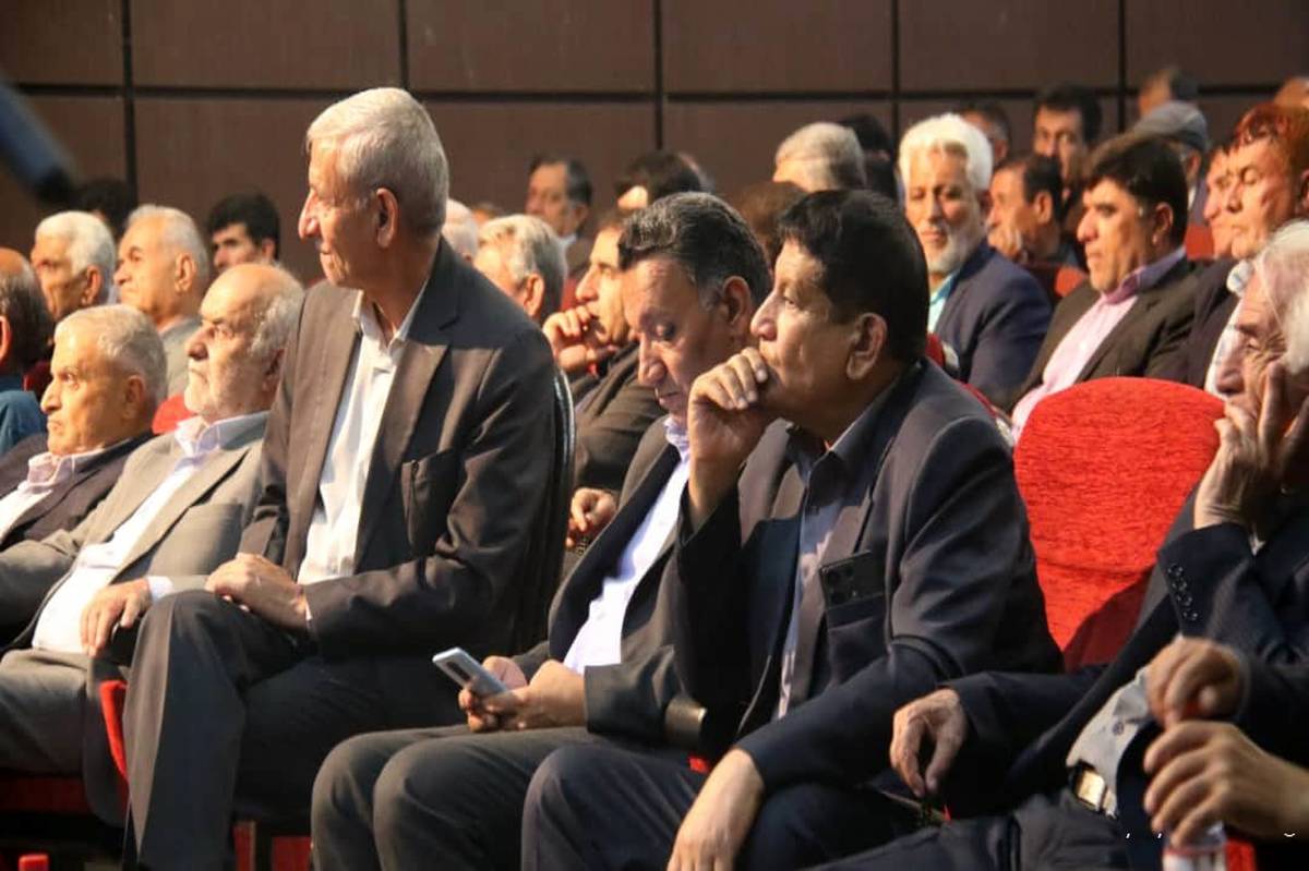 دومین همایش تجلیل از معلمان پیشکسوت منطقه دشمنزیاری برگزار شد