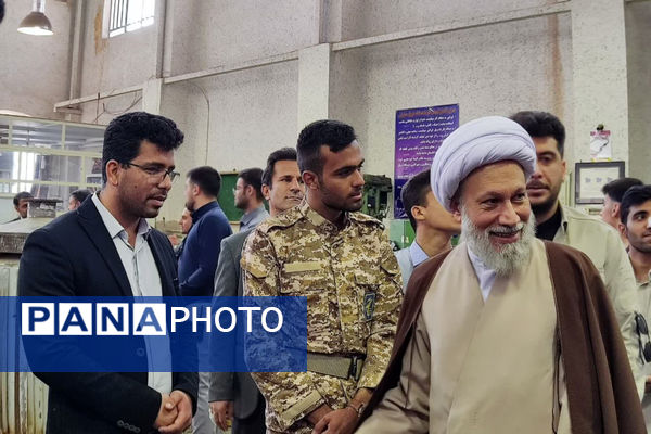 بازدید نماینده ولی فقیه استان فارس از هنرستان طالقانی در آستانه هفته بسیج