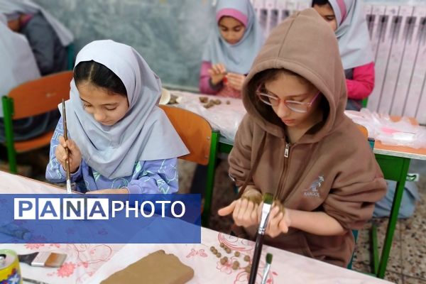 برگزاری مسابقه هنری در دبستان ام السلمه ۲ 