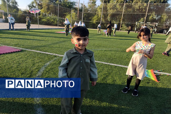 جشنواره بادبادک و بازی‌های بومی محلی در پایگاه دریایی بوشهر 