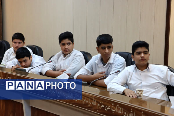 دیدار دانش‌آموزان مدرسه قرآنی رضوی با امام جمعه بافق