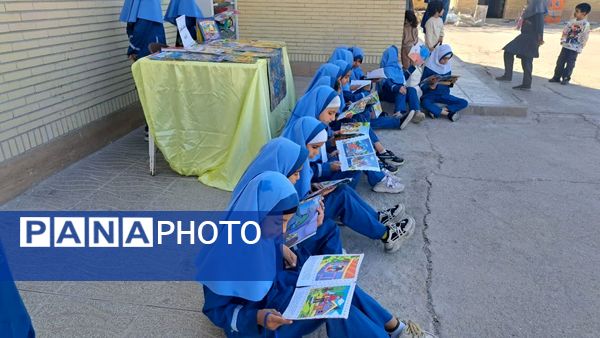 کافه کتاب در دبستان دخترانه ام‌البنین؛ زنگ تفریح با طعم کتاب و دوستی