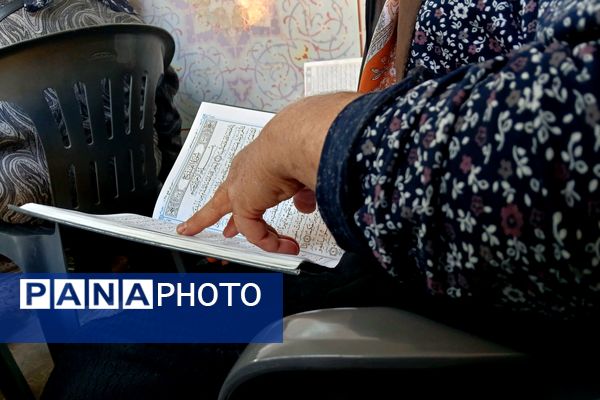 برگزاری محفل انس با قرآن و تجلیل از خانواده‌ شهدا