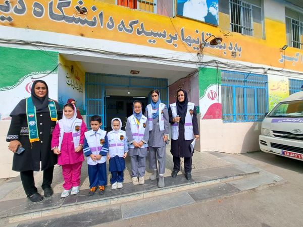 گرامیداشت هفته سلامت روان در دبستان دخترانه شهید احمدپور قائمشهر