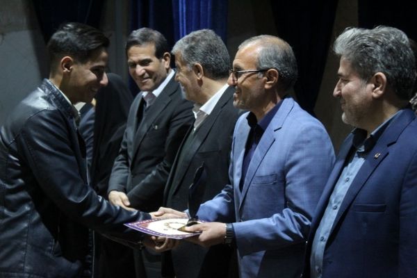 ملکان صحنه افتخارآفرینی برترین‌های کنکور ۱۴۰۴