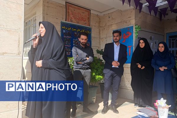  برپایی نمایشگاه  آثار دانش‌آموزان در مدرسه غیاث‌الدین جمشید کاشانی ملارد 