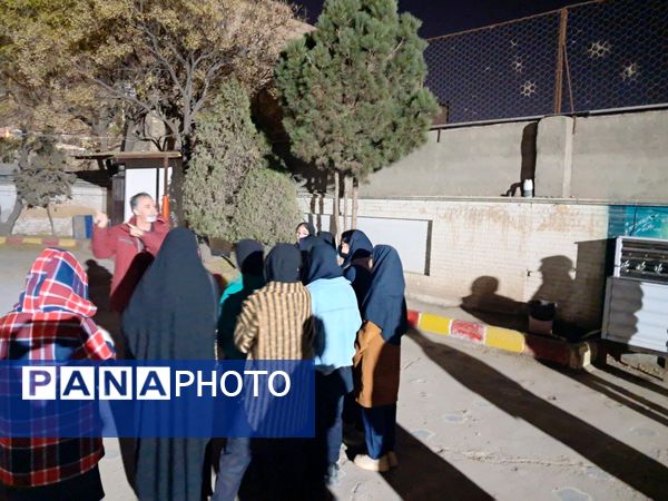 رصد ستارگان در مدرسه عزت طلایی