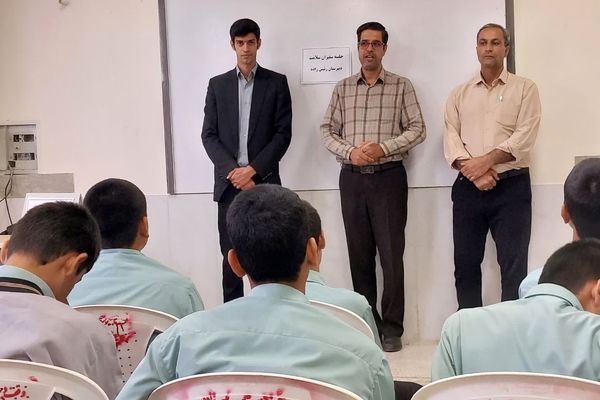 جلسه سفیران سلامت در دبیرستان رئیس زاده شهرستان خلیل آباد 