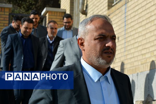 بازدید مدیران‌کل آموزش و پرورش و سازمان نوسازی مدارس استان تهران از زمین چمن روستای اورین