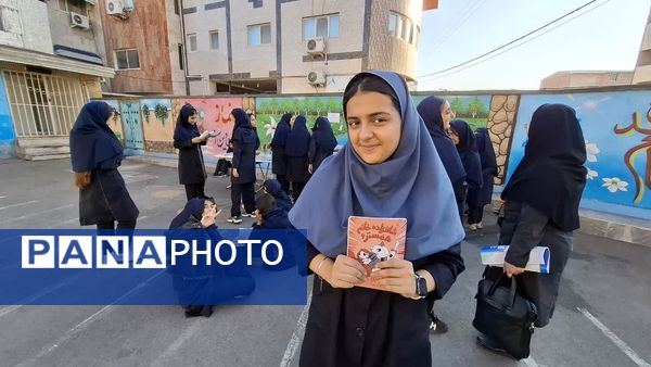 هفته کتاب و کتابخوانی در دبیرستان بهار آزادی قائمشهر