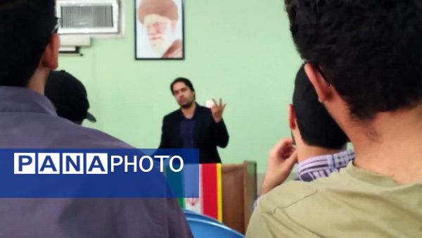 جلسه‌ مشاوره‌ای و توجیهی کنکور در دبیرستان معلم ساوجبلاغ
