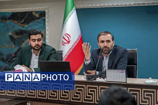 نشست رئیس انجمن اسلامی کل کشور با مسئولان انجمن‌های اسلامی استان کرمانشاه 
