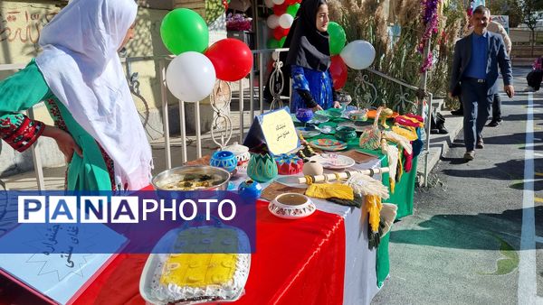 آیین نمادین نواختن زنگ مهر و مقاومت در دبیرستان حضرت معصومه(س) شهرستان فیروزکوه 