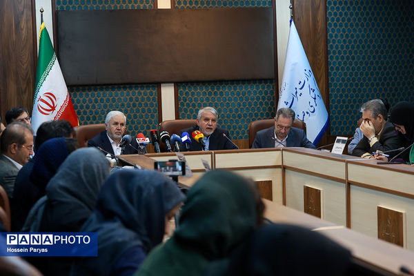 نشست خبری وزیر میراث فرهنگی، گردشگری و صنایع دستی و معاونان وزارتخانه با اصحاب رسانه