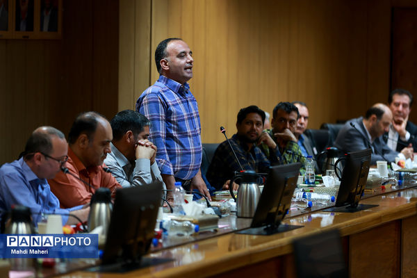 دیدار وزیر آموزش و پرورش با منتخبی از سرایداران و کادر خدماتی مدارس