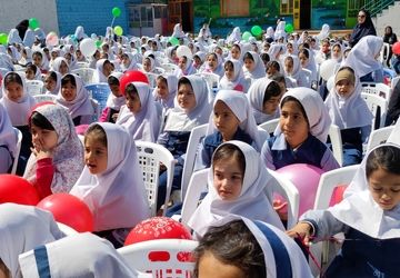 نواخته شدن زنگ سلامت در مدرسه دخترانه ضحی ۱ شیروان