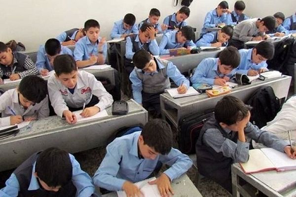 مدارس در انتقال ارزش‌ها و باورها به دانش‌آموزان نقش حیاتی دارند