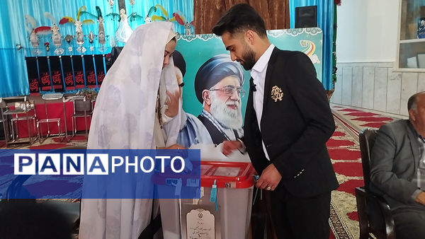 حضور پرشور مردم ولایت‌مدار فریمان پای صندوق‌های رأی 