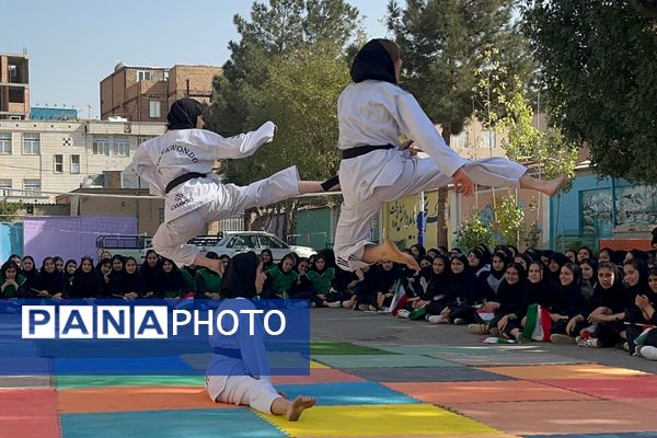 از حرکات رزمی دانش‌آموزان تا طناب‌کشی معلمان، المپیاد ورزشی مدرسه حکمت بهارستان‌دو