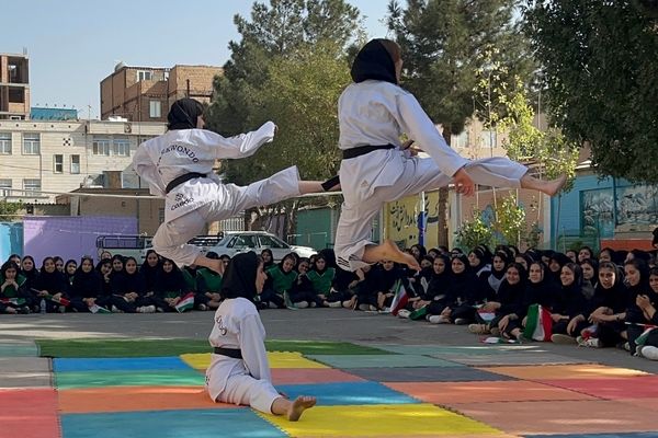 از حرکات رزمی دانش‌آموزان تا طناب‌کشی معلمان، المپیاد ورزشی مدرسه حکمت بهارستان‌دو