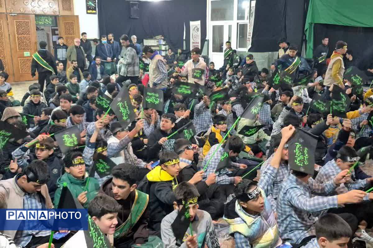 نوجوانان فاطمی از دبیرستان تا مسجد جامع