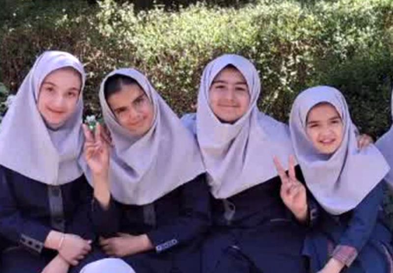 عکس یادگاری همکلاسی‌های دبستان تربیت ناحیه یک مشهد