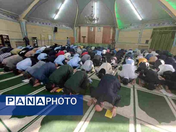  یادواره شهید و تقدیر از معلمان و دانش‌آموزان فعال در دبیرستان سما کاشمر