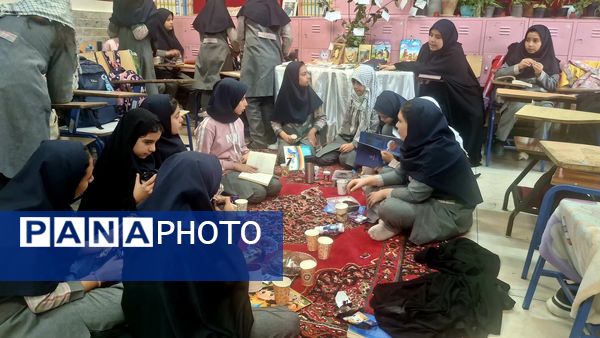 عطر مطالعه در کافه کتاب کلاس پنجم دبستان شاهد بنت‌الحسین تبریز