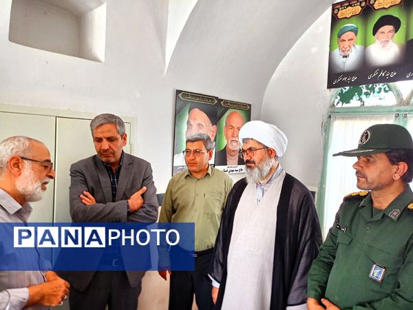 مسئولین کاشمر، غبار از مزار شهید خبرنگار برداشتند