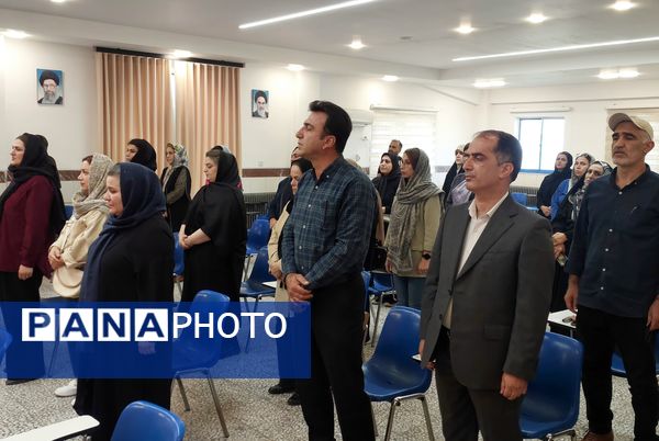 انتخابات انجمن اولیا و مربیان در دبیرستان فرزانگان قائمشهر