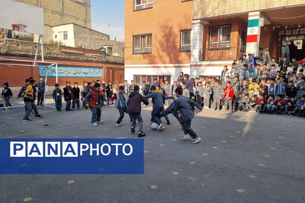 برگزاری مسابقات فوتبال درون مدرسه‌ای دبستان امام رضا(ع)