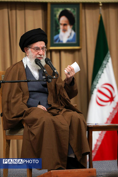 دیدار هزاران نفر از دانش‌آموزان و دانشجویان با رهبر انقلاب