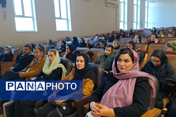 کارگاه آموزشی پیشگیری از آسیب‌های اجتماعی در آموزشگاه معارف۶ ناحیه ۳