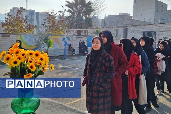 برگزاری مراسم سالگرد شهادت حاج قاسم سلیمانی در مدرسه حضرت زینب(س) ناحیه یک شهرری