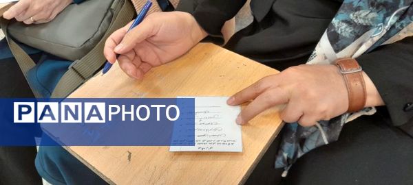 انتخابات اعضای انجمن اولیا و مربیان در دبیرستان فرزانگان استعداد درخشان ملارد