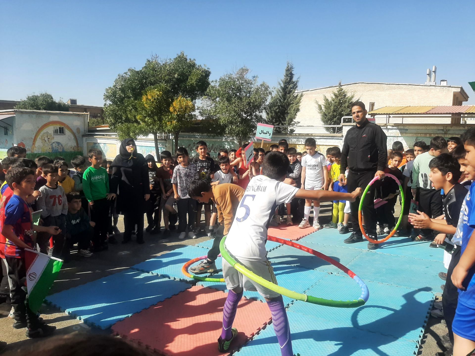 شور و نشاط دانش‌آموزان در المپیاد ورزشی مدرسه شهید عزیزی اسدآباد