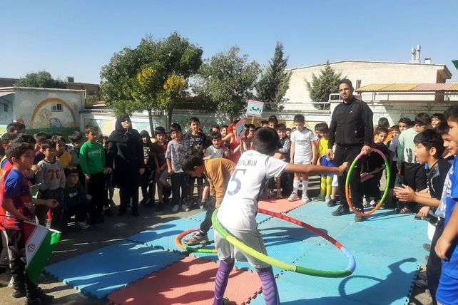 شور و نشاط دانش‌آموزان در المپیاد ورزشی مدرسه شهید عزیزی اسدآباد