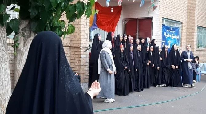 برگزاری مراسم روز دختر در دبیرستان آسیه قم