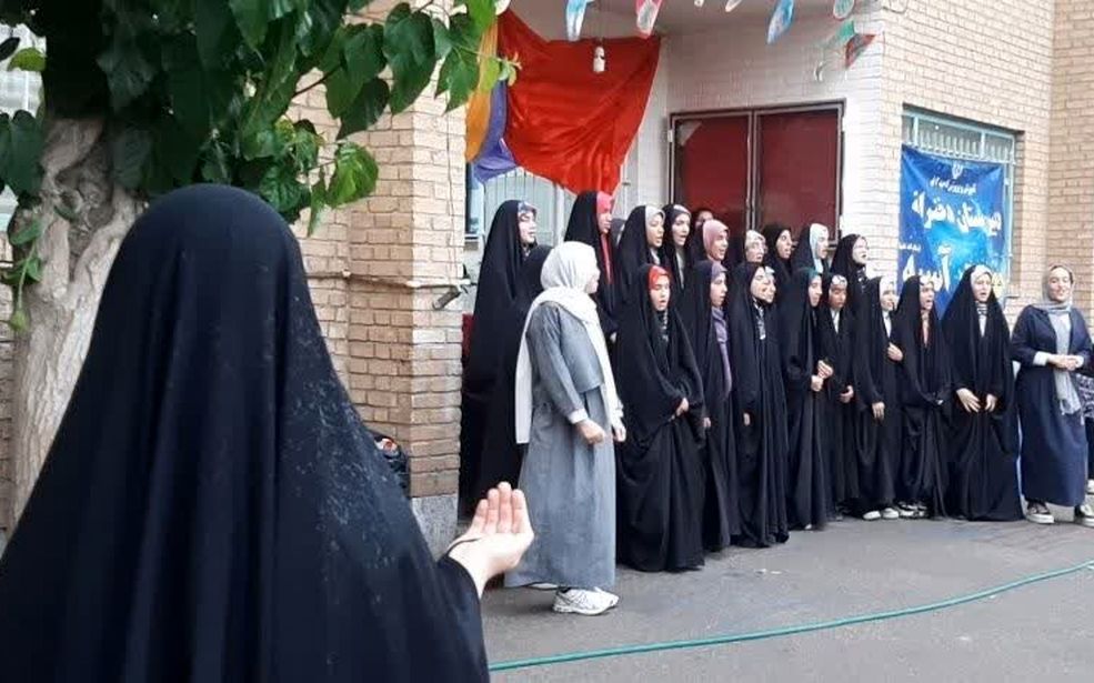 برگزاری مراسم روز دختر در دبیرستان آسیه قم