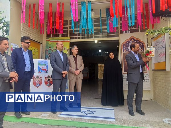 مراسم باشکوه زنگ ایثار و مقاومت در مدرسه شاهد تکتم ناحیه ۳