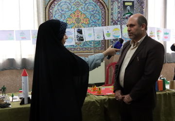 گرامیداشت فرارسیدن هفته پدافند غیرعامل در دبستان پسرانه غدیرناحیه۵ اصفهان
