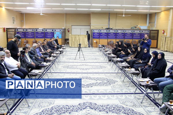 نشست اصحاب رسانه با نماینده ولی فقیه در یزد