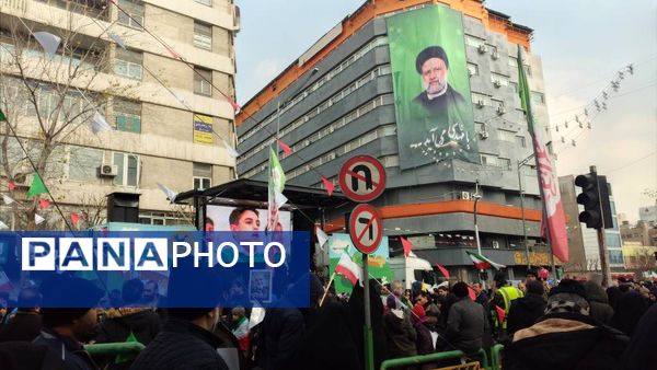 جشن پیروزی انقلاب در خیابان‌های تهران